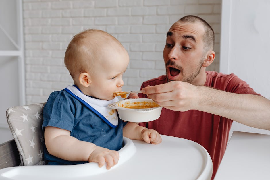 Babys Tee geben: Wann ist der richtige Zeitpunkt?